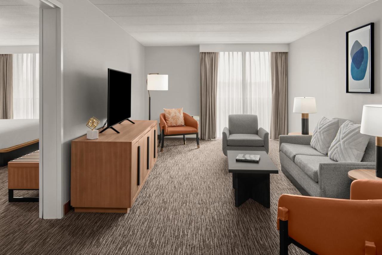 Sheraton Milwaukee Brookfield Exteriör bild