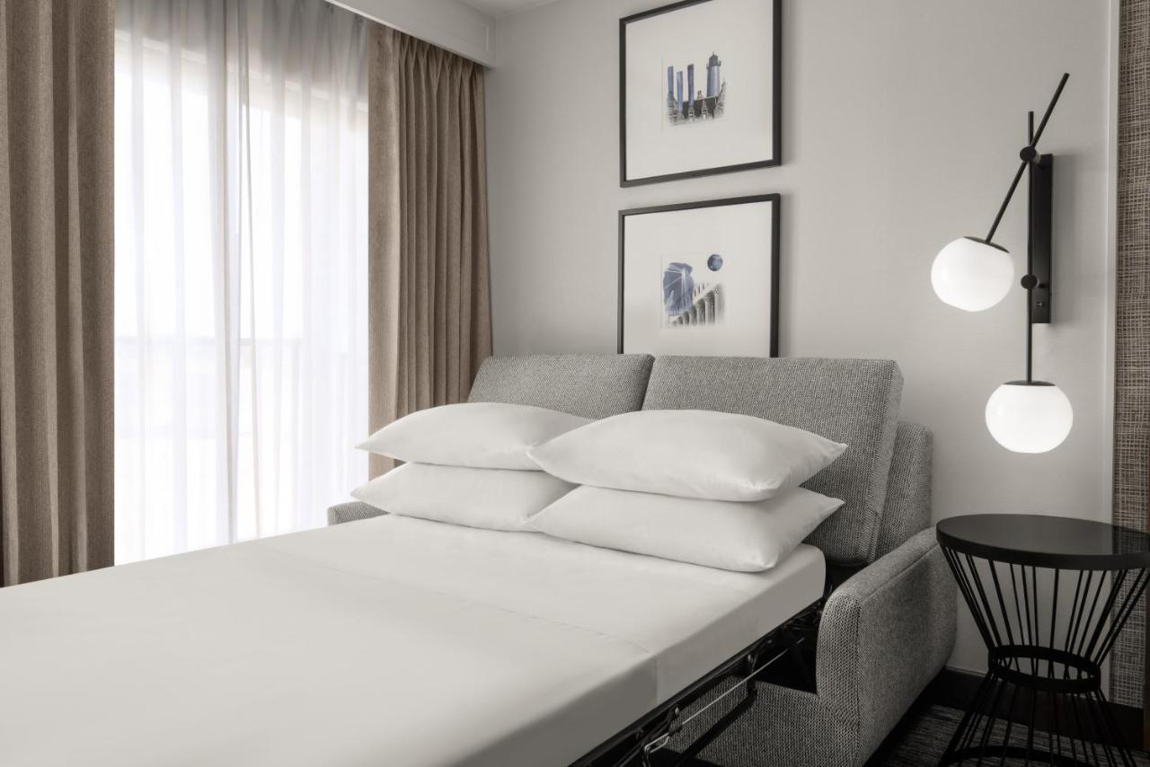 Sheraton Milwaukee Brookfield Exteriör bild