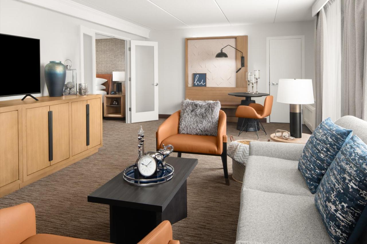 Sheraton Milwaukee Brookfield Exteriör bild