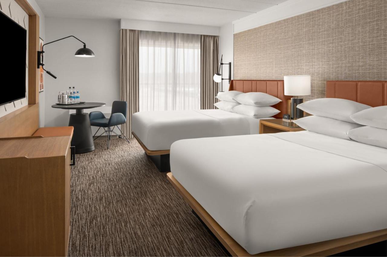 Sheraton Milwaukee Brookfield Exteriör bild
