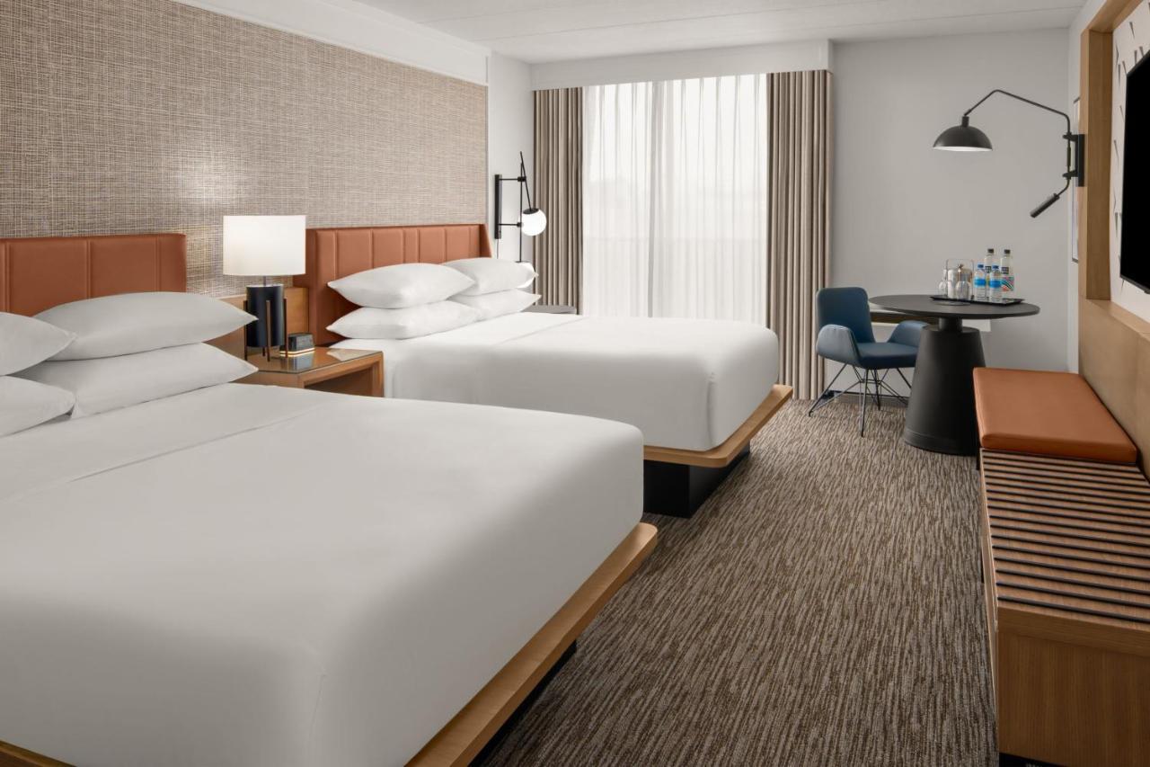 Sheraton Milwaukee Brookfield Exteriör bild