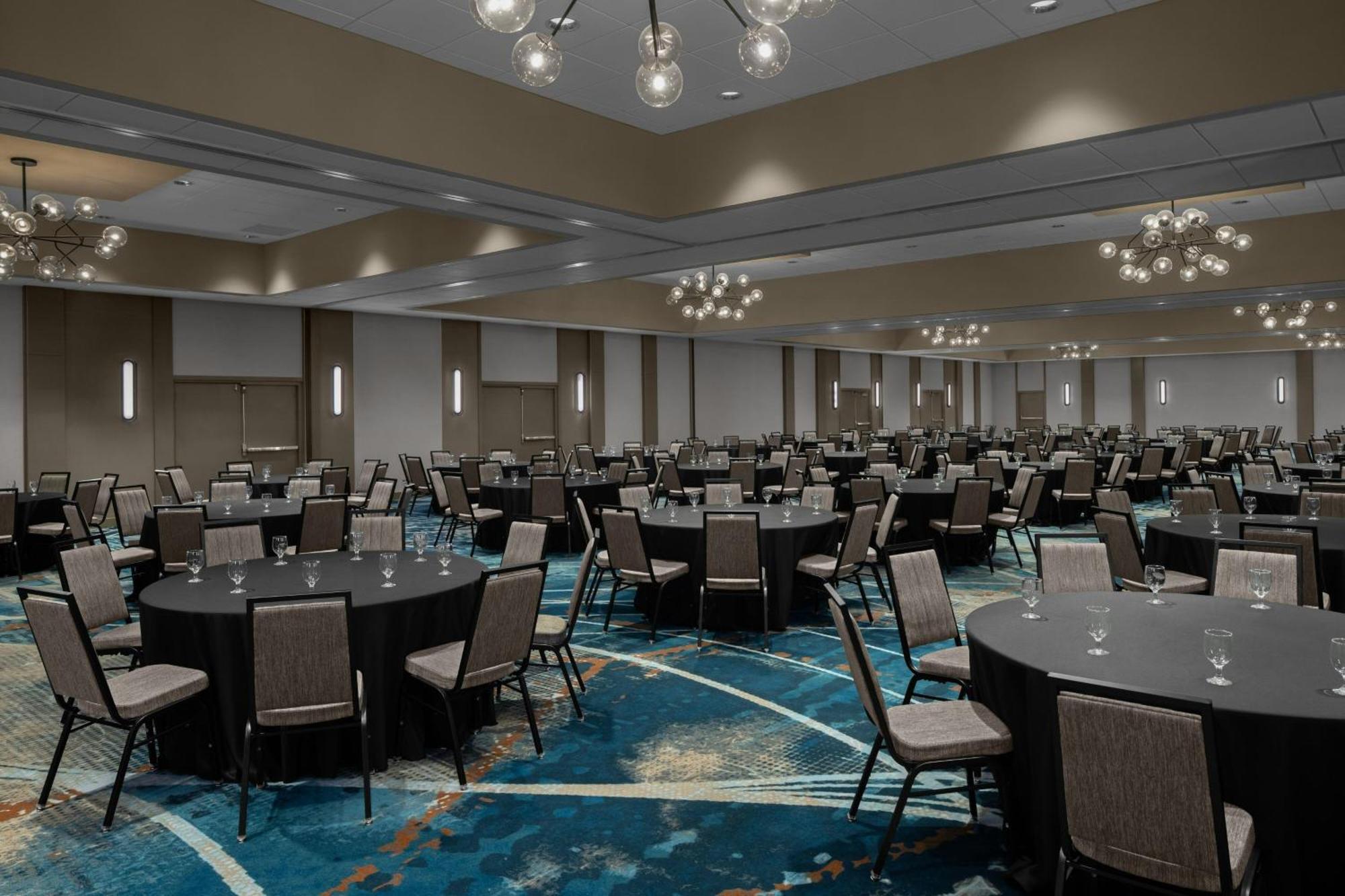 Sheraton Milwaukee Brookfield Exteriör bild
