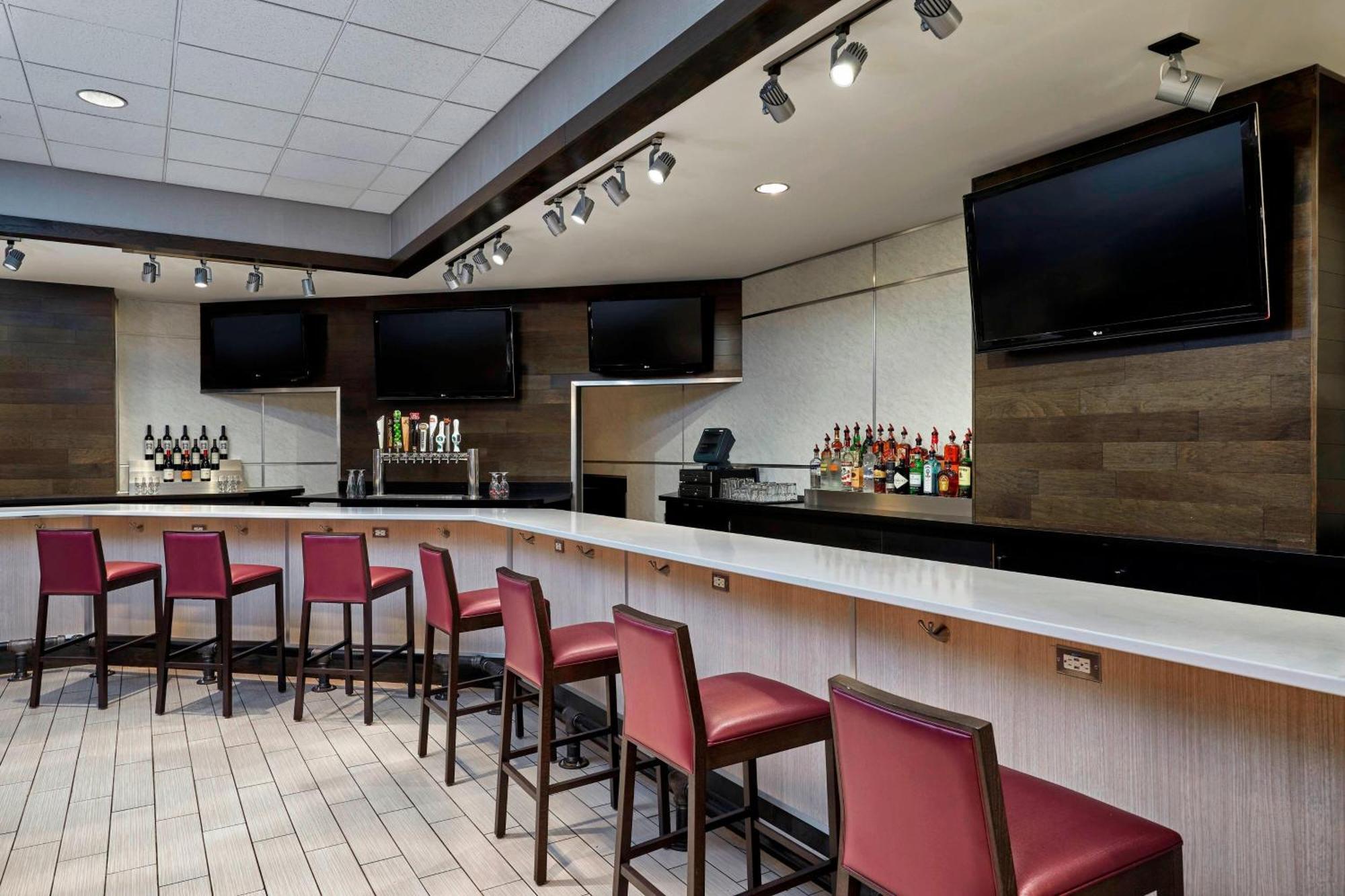 Sheraton Milwaukee Brookfield Exteriör bild