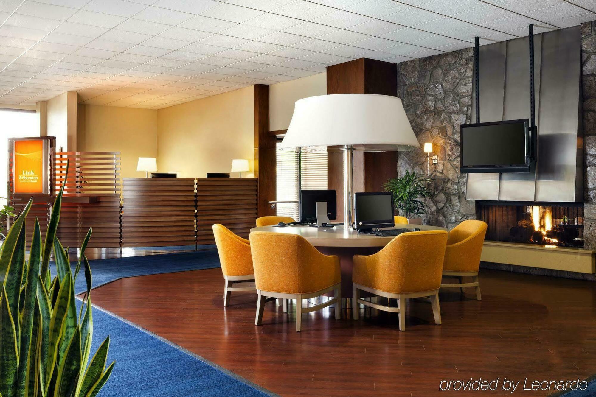 Sheraton Milwaukee Brookfield Exteriör bild