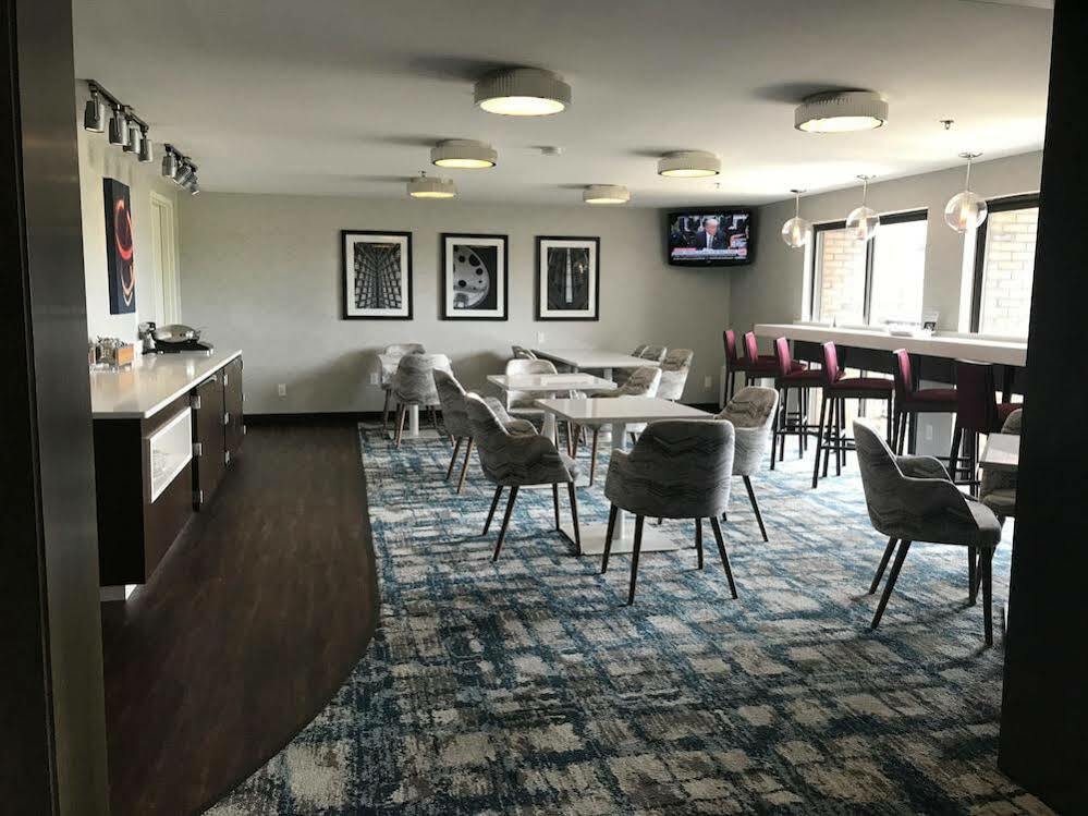 Sheraton Milwaukee Brookfield Exteriör bild